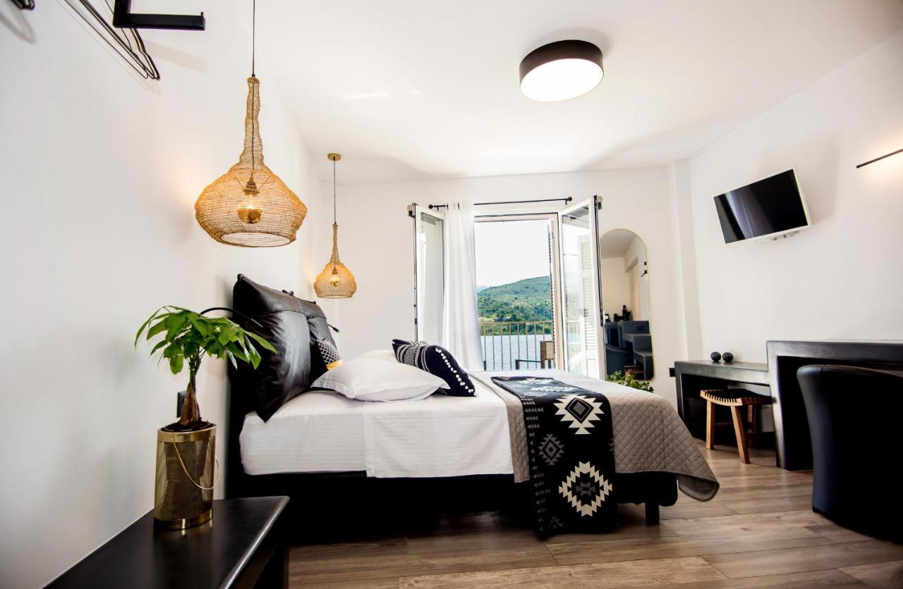 A & B Minimal Suite Ιι With Sea View In Argostoli Buitenkant foto